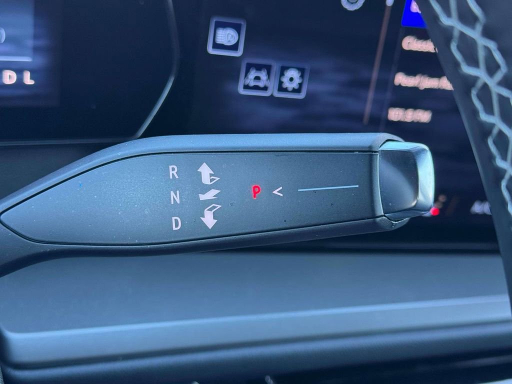 Used 2025 Chevrolet Traverse LT AWD/4WD image 23