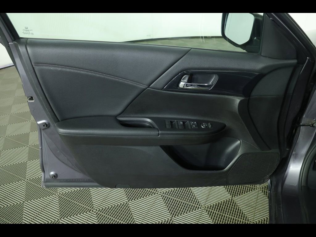 Used 2015 Honda Accord Sport image 16