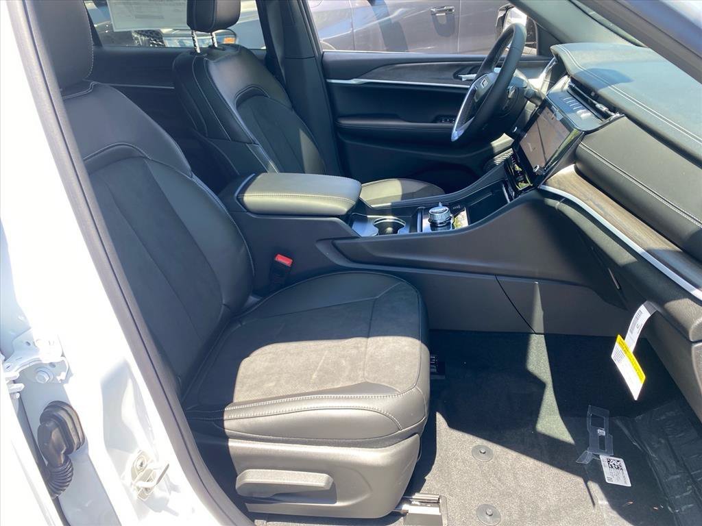 New 2026 Jeep Grand Cherokee L 4WD image 17