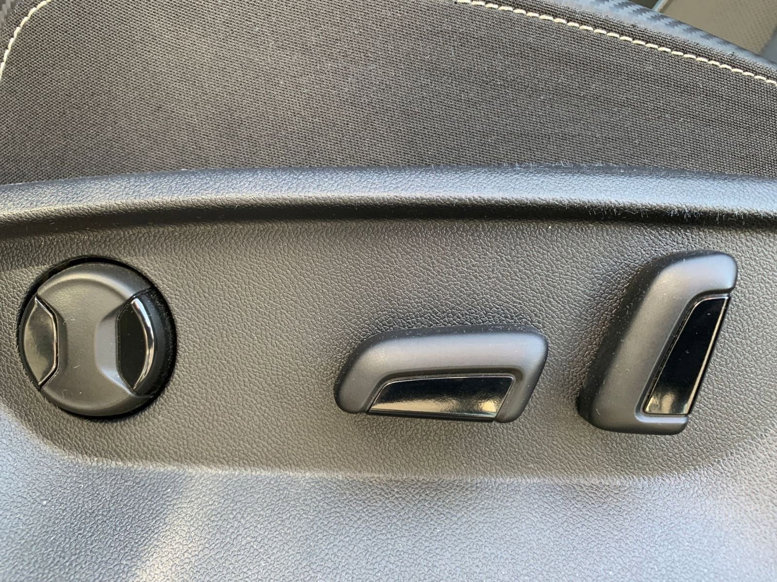 Used 2025 Volkswagen Atlas Cross Sport SE image 23