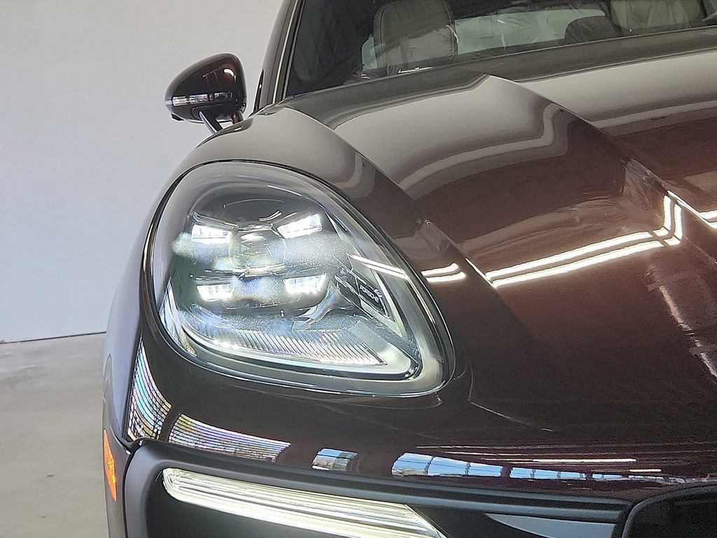 New 2026 Porsche Macan AWD/4WD image 9