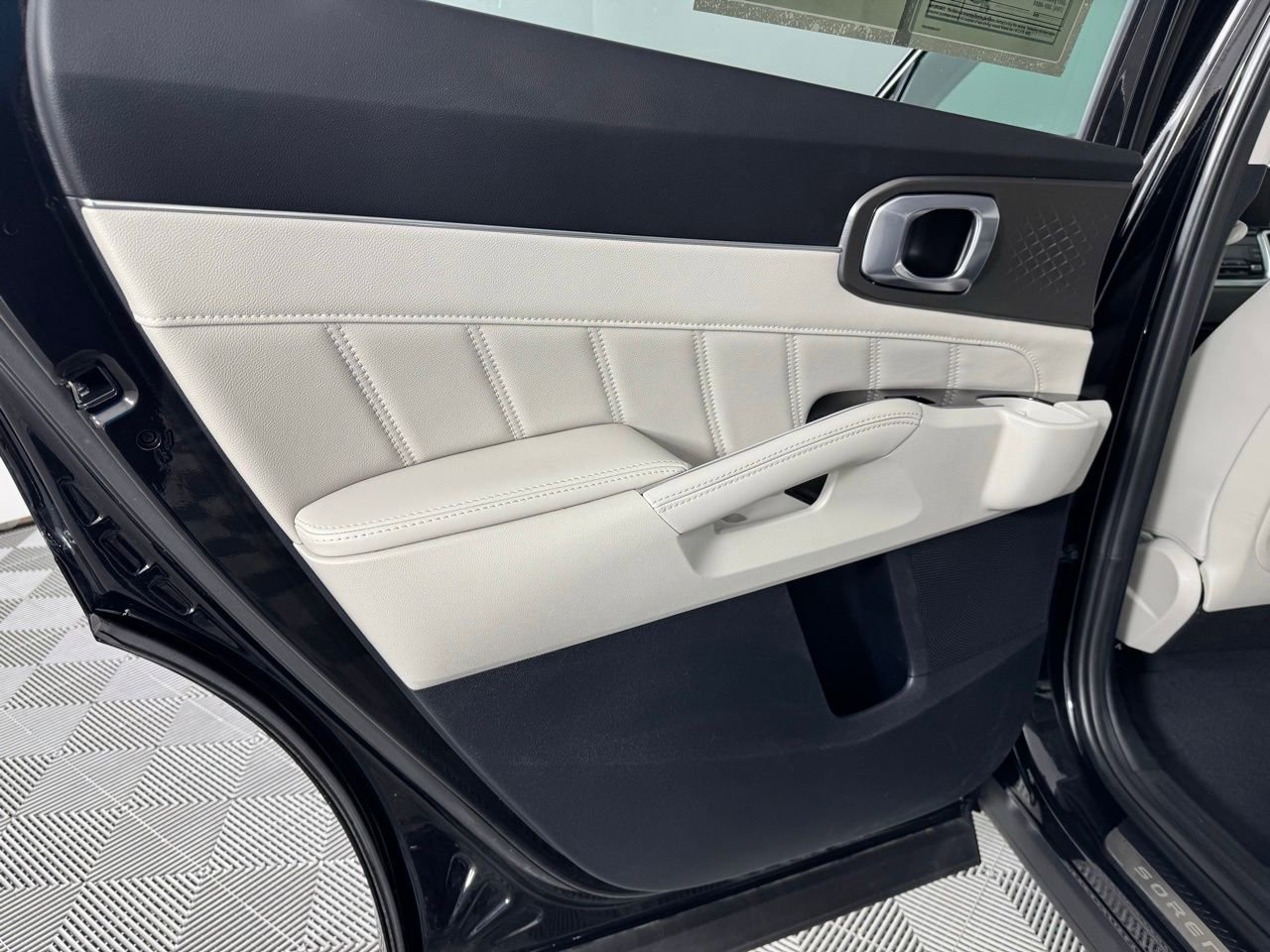 Used 2023 Kia Sorento SX image 19