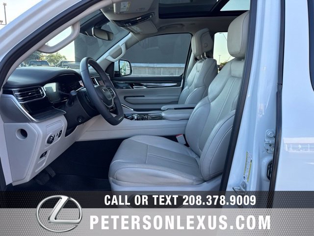 Used 2022 Jeep Wagoneer Series III w/ Premium Group I AWD/4WD image 27