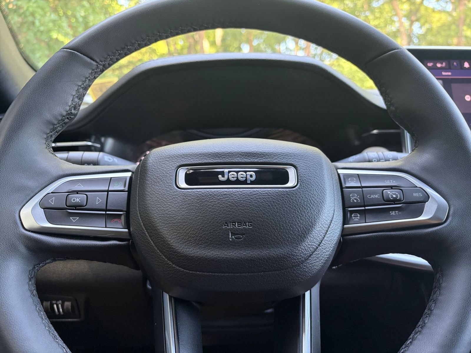 Used 2025 Jeep Compass Limited AWD/4WD image 29