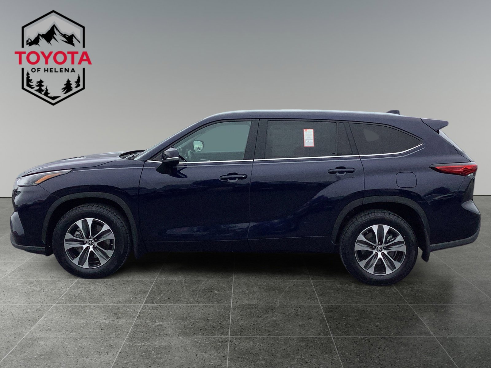 Used 2023 Toyota Highlander XLE image 2