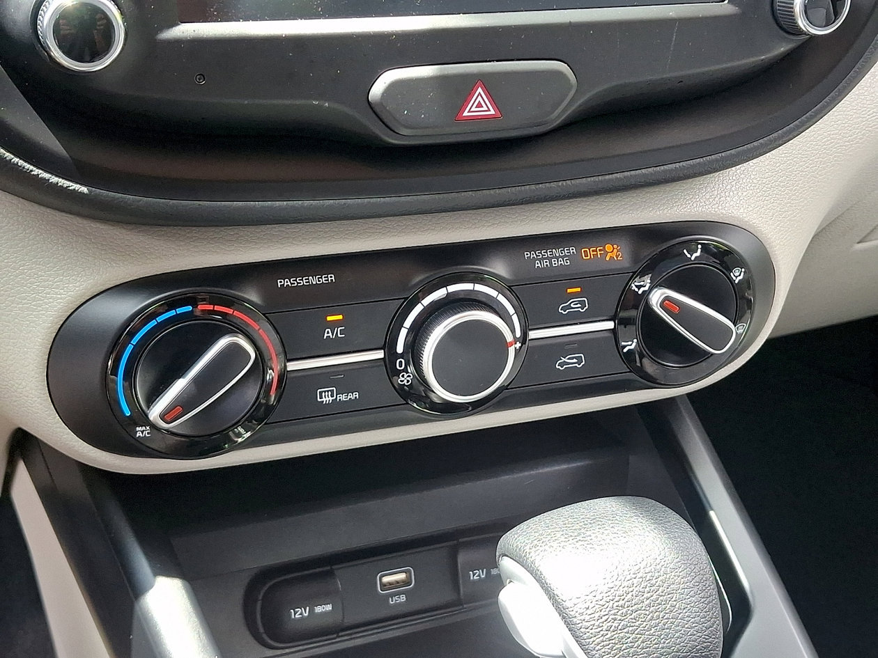 Used 2025 Kia Soul LX w/ LX Technology Package FWD image 15