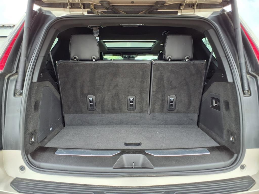 Used 2023 Cadillac Escalade Premium Luxury image 9