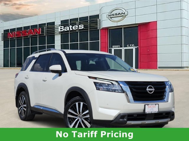Used 2024 Nissan Pathfinder Platinum w/ Cargo Package FWD image 1