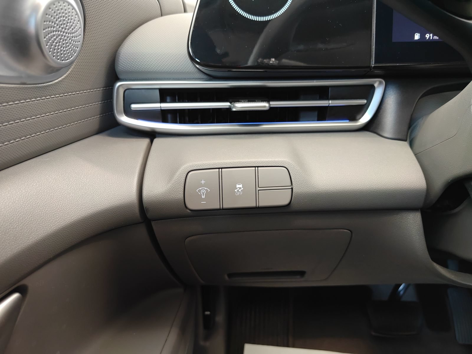 Used 2024 Hyundai Elantra SEL FWD image 15