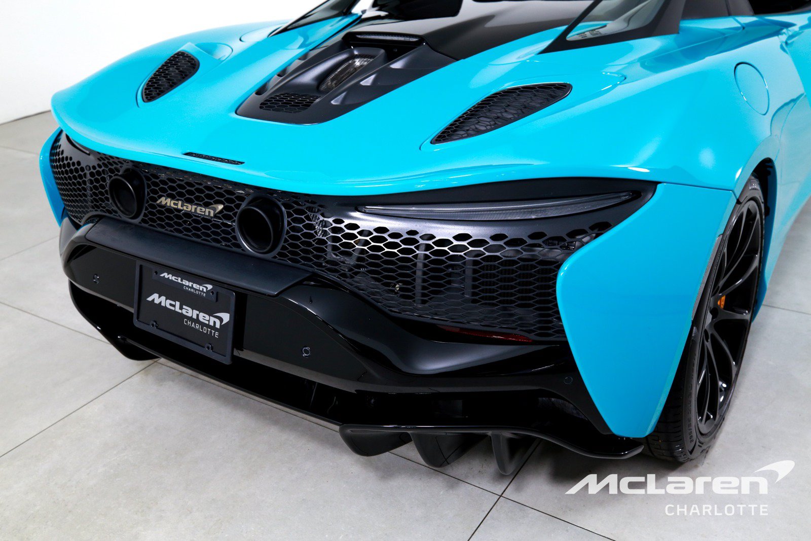 Used 2025 McLaren Artura Spider RWD image 29