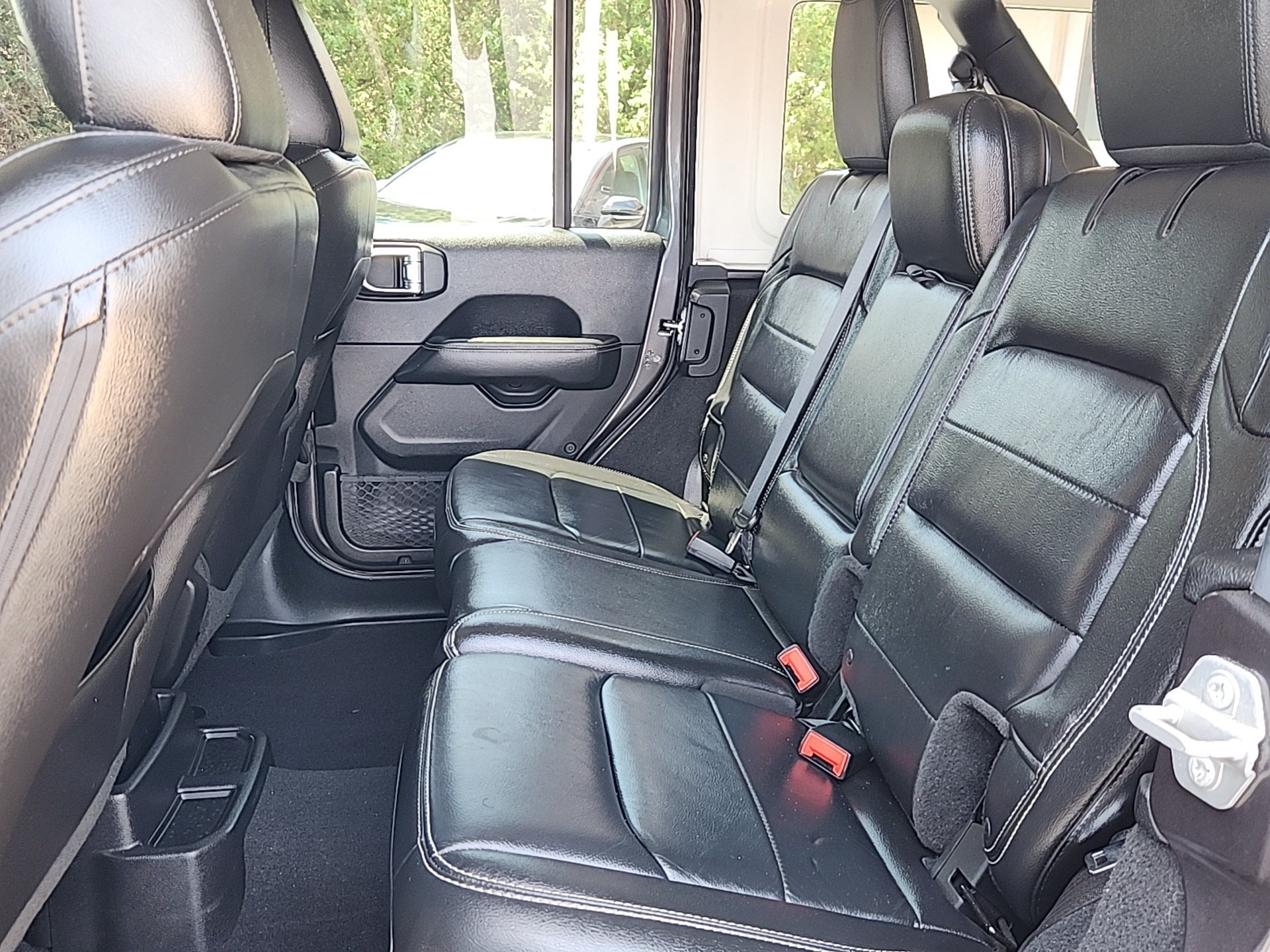 Used 2018 Jeep Wrangler Unlimited Sahara AWD/4WD image 24