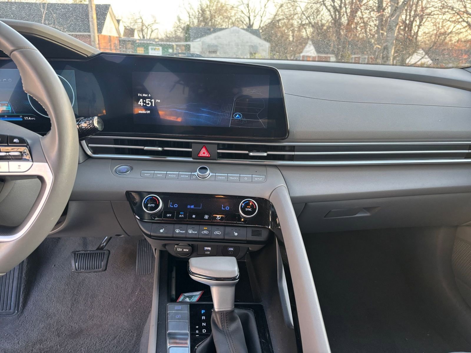 Used 2025 Hyundai Elantra SEL image 17