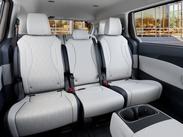 New 2026 Kia Carnival EX FWD image 16