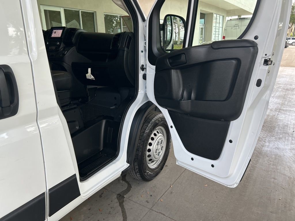 Used 2025 RAM ProMaster 2500 w/ Convenience Group FWD image 25
