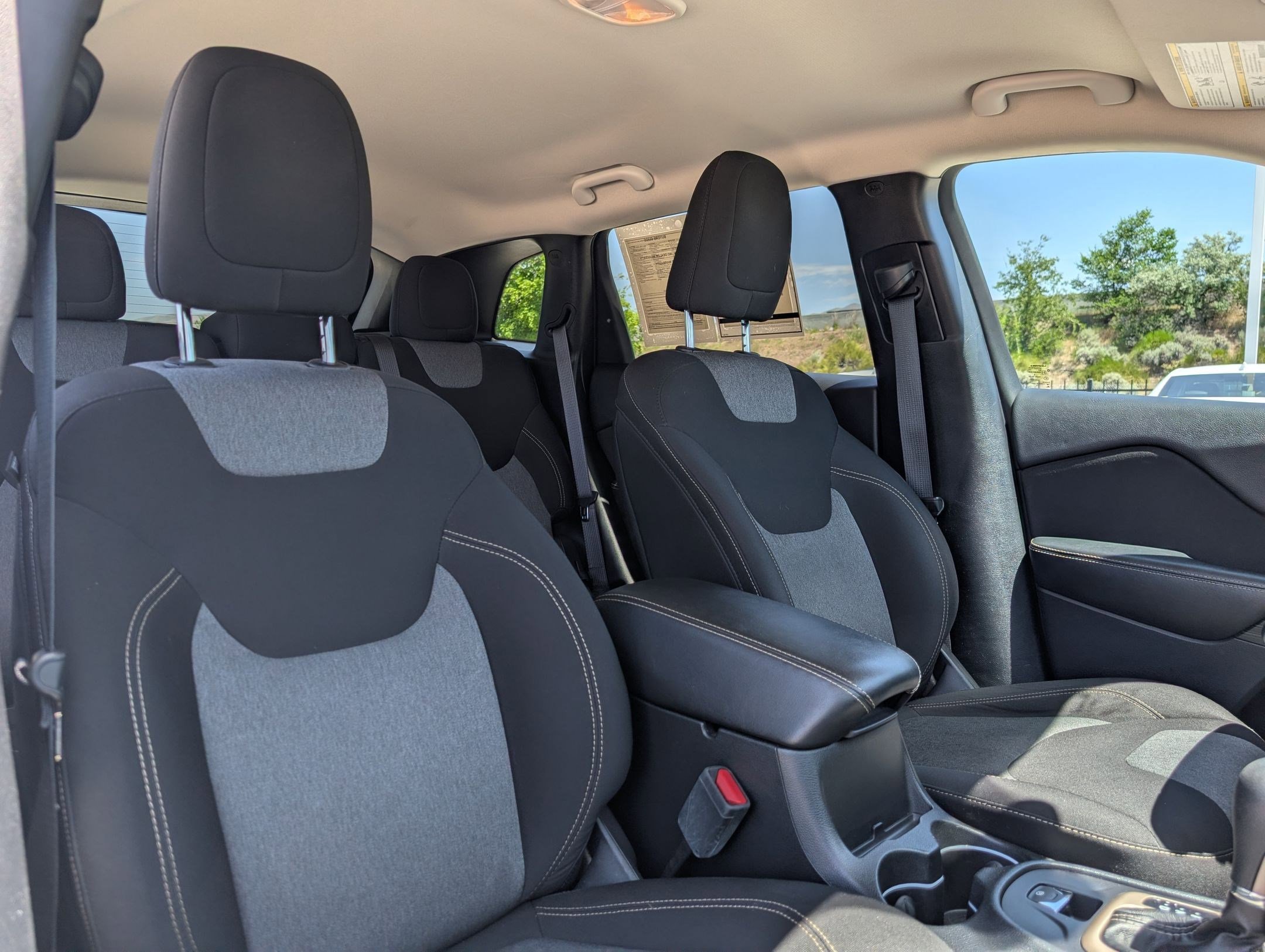 Used 2016 Jeep Cherokee Sport w/ Cold Weather Group AWD/4WD image 28