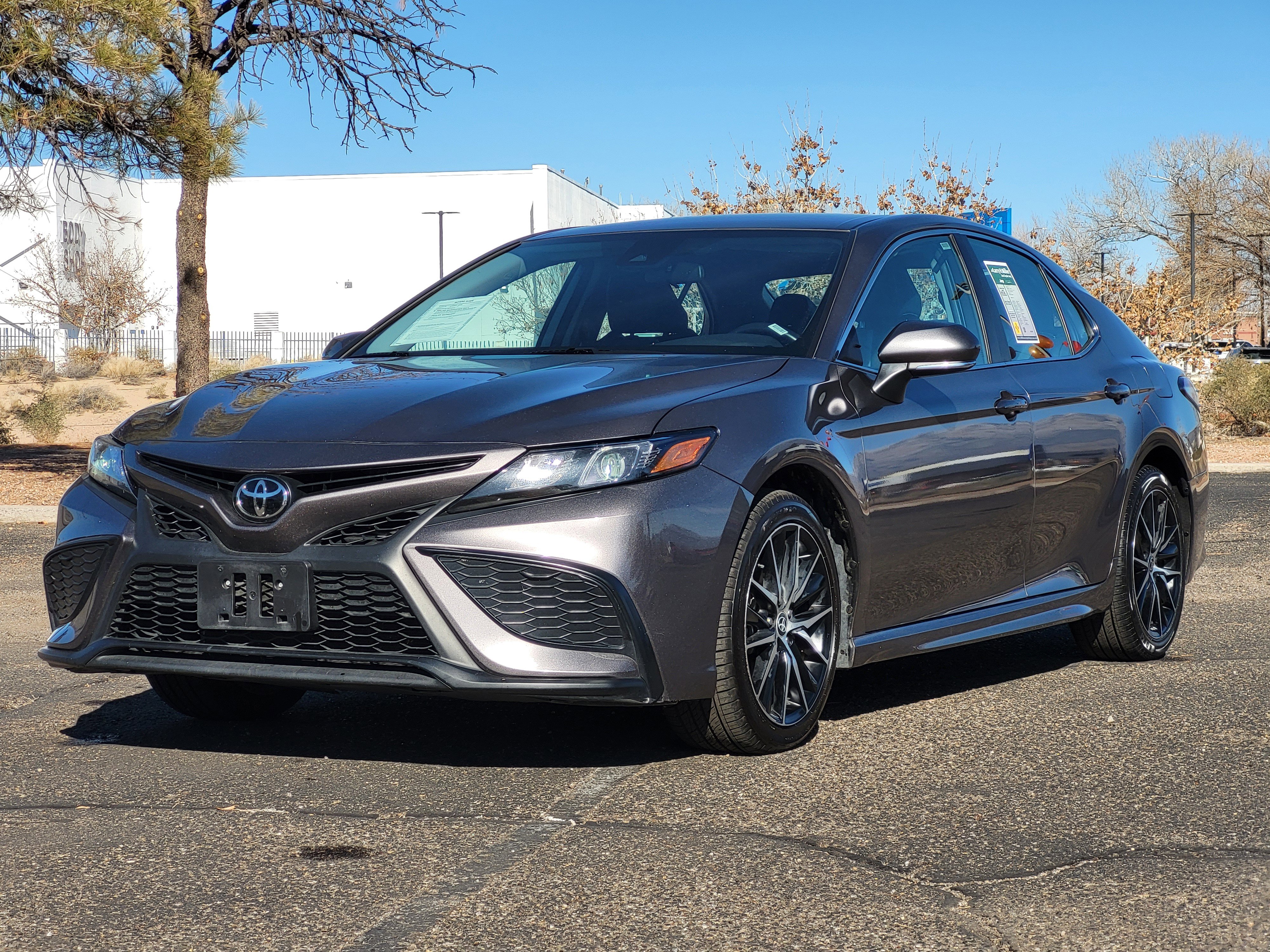 Used 2024 Toyota Camry SE image 1