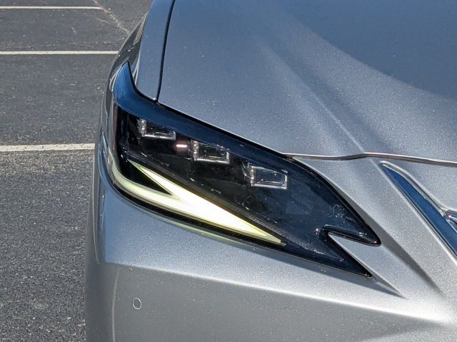 Certified 2022 Lexus ES 350 Ultra Luxury w/ Accessory Package 2 FWD image 11