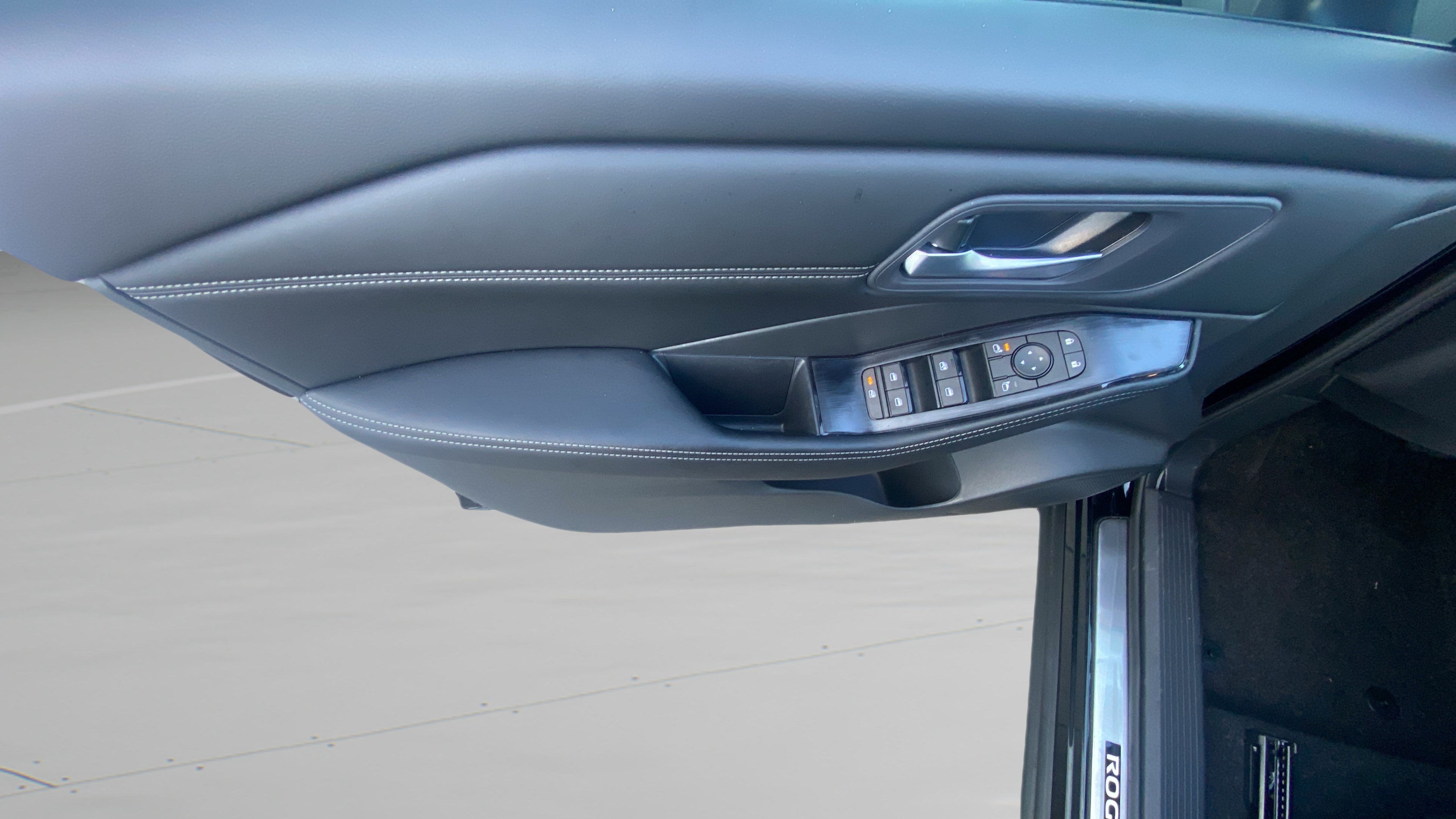 Used 2026 Nissan Rogue Dark Armor FWD image 11