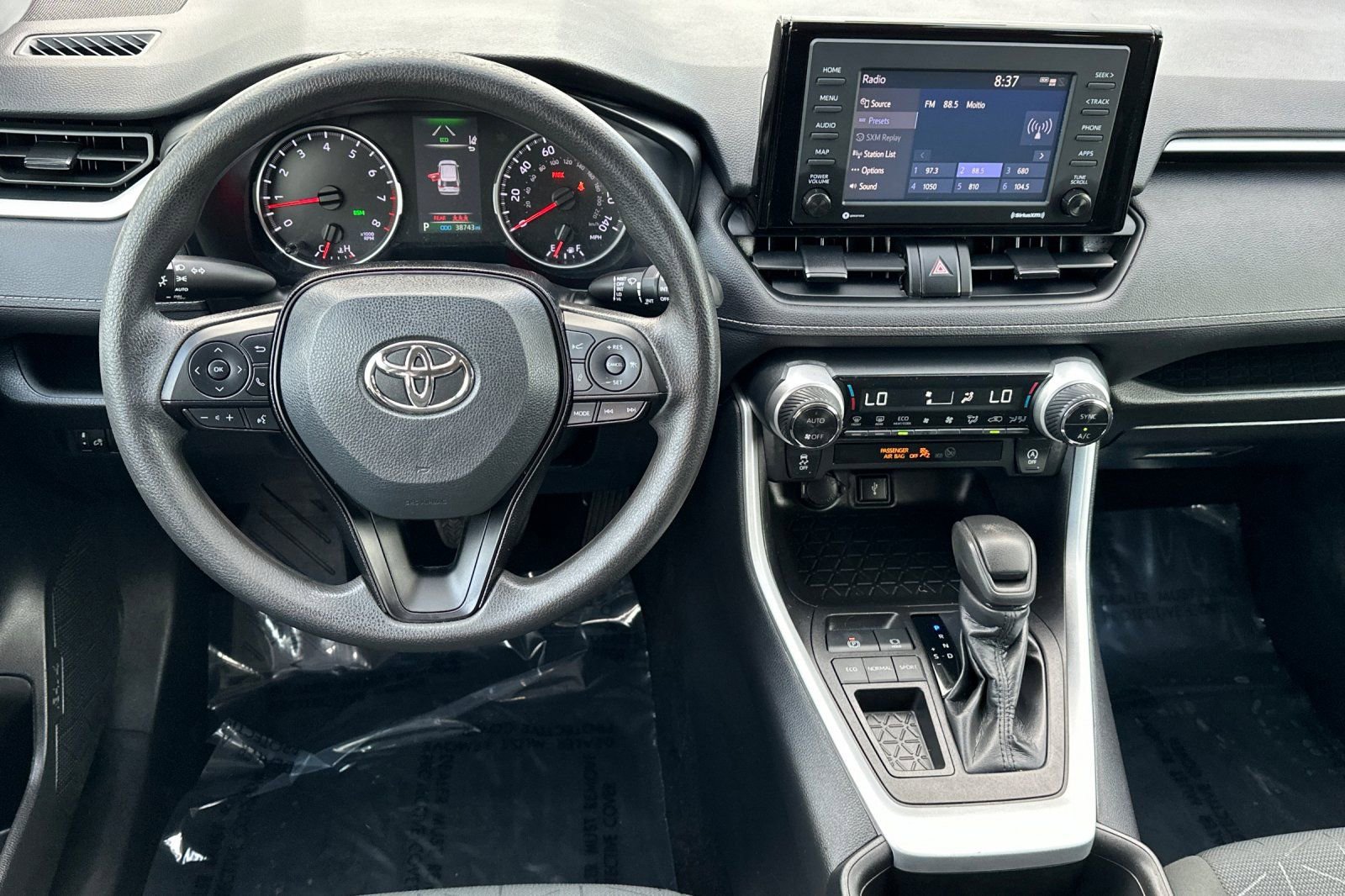 Used 2022 Toyota RAV4 XLE image 16