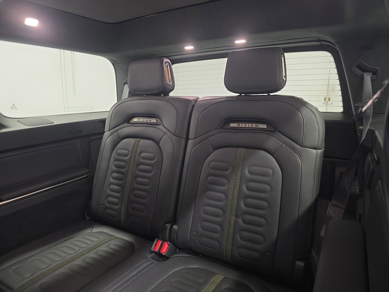 Used 2024 Rivian R1S Adventure AWD/4WD image 22