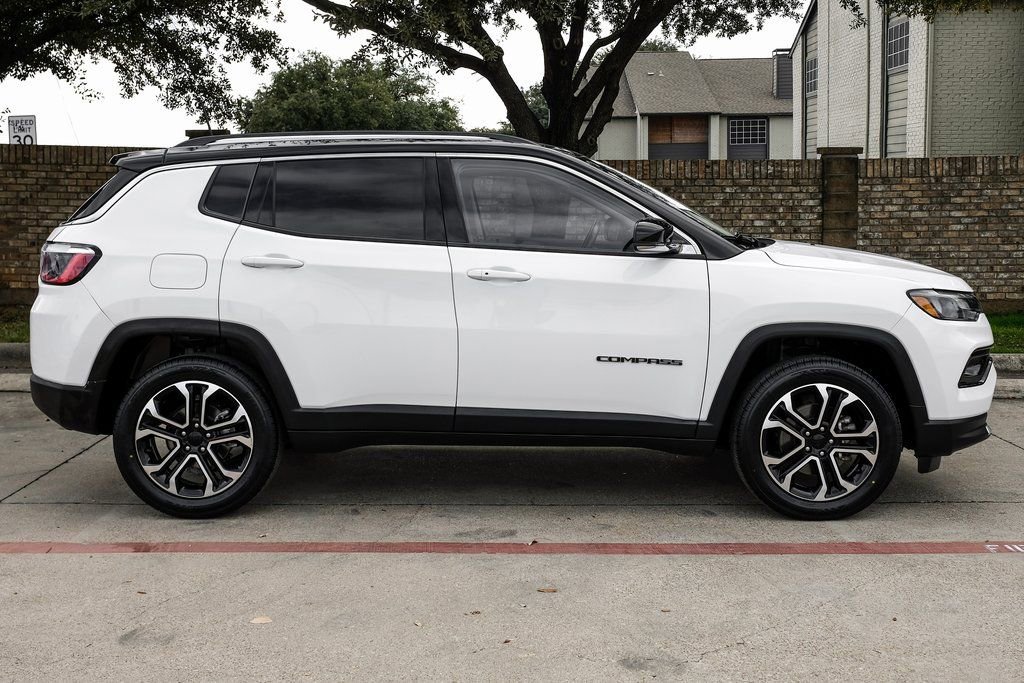 Used 2022 Jeep Compass Limited image 14