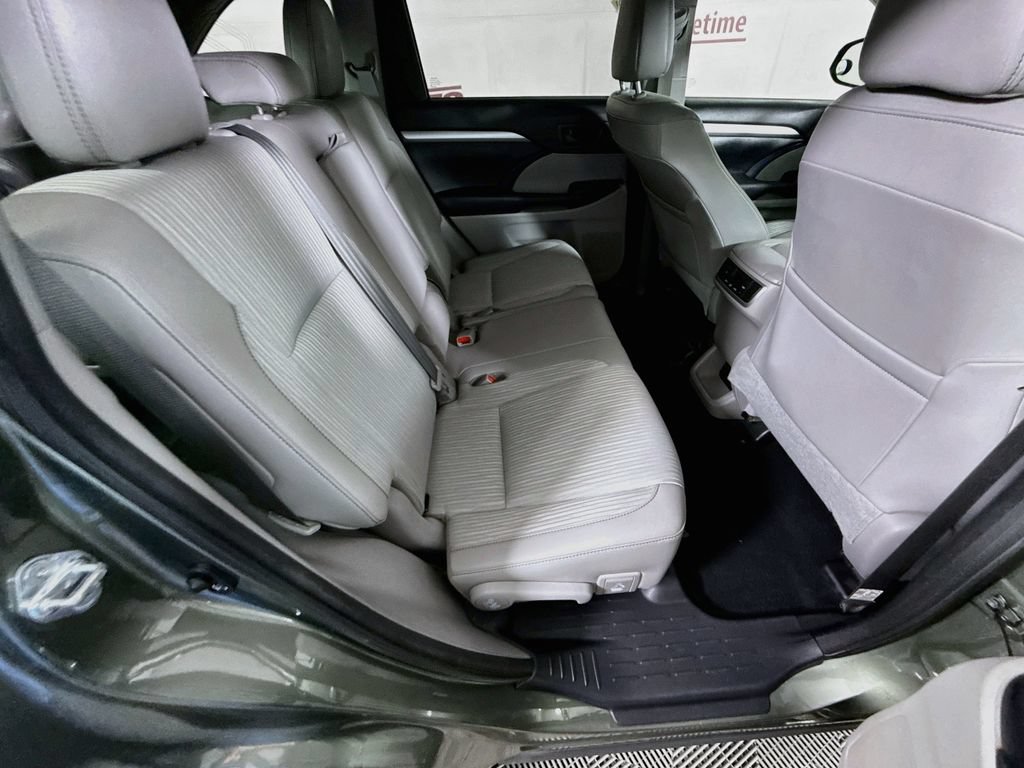 Certified 2018 Toyota Highlander Plus AWD/4WD image 30