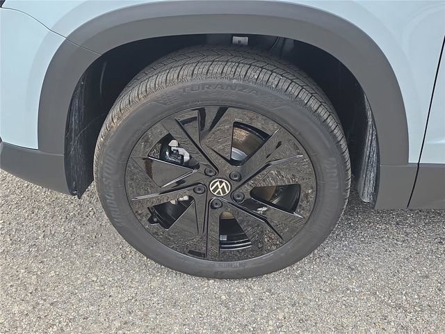 New 2026 Volkswagen Taos SE FWD image 8