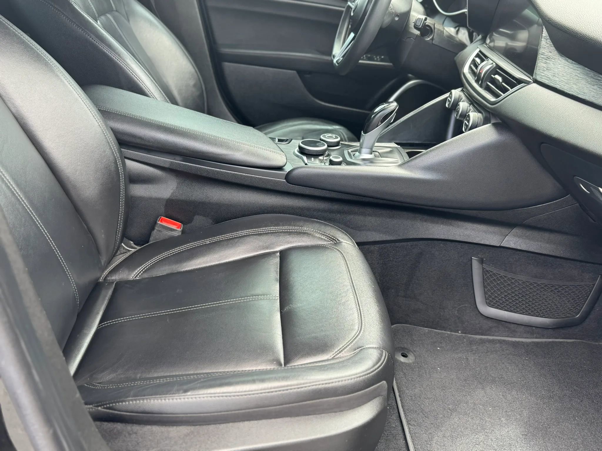 Used 2019 Alfa Romeo Giulia w/ Nero Edizione RWD image 19