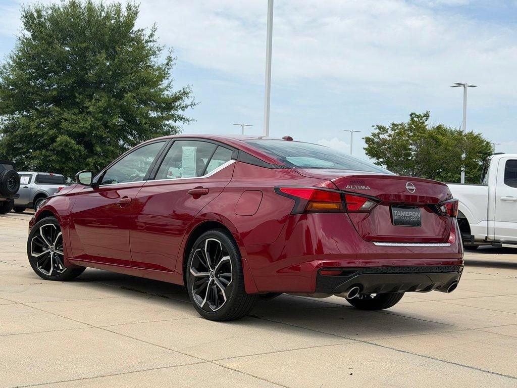 Used 2023 Nissan Altima 2.5 SR w/ SR Premium Package FWD image 4