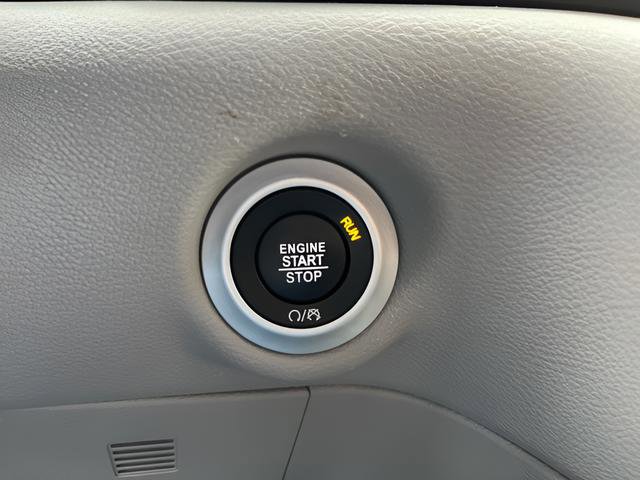 Used 2024 Chrysler Pacifica Touring-L FWD image 18