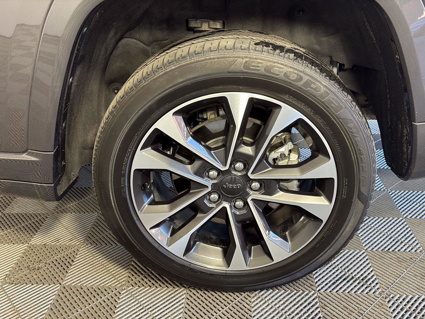 Used 2023 Jeep Grand Cherokee Overland w/ Luxury Tech Group IV image 15