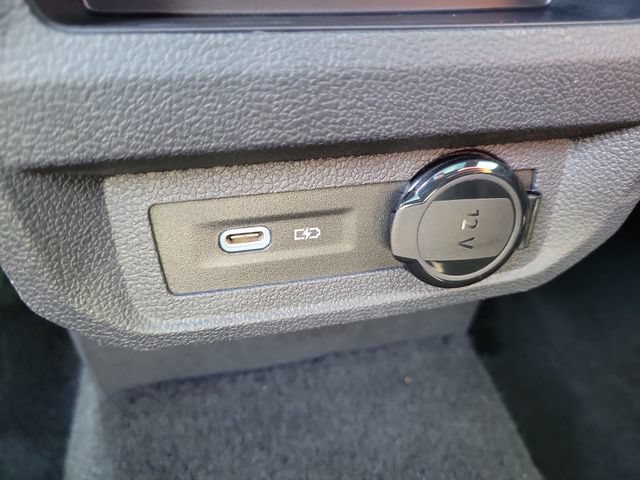 Certified 2023 Volkswagen Tiguan SE R-Line FWD image 11