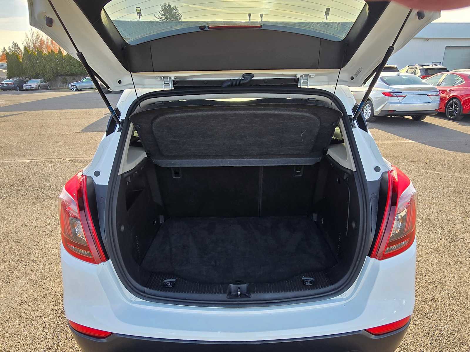 Used 2018 Buick Encore Essence image 16