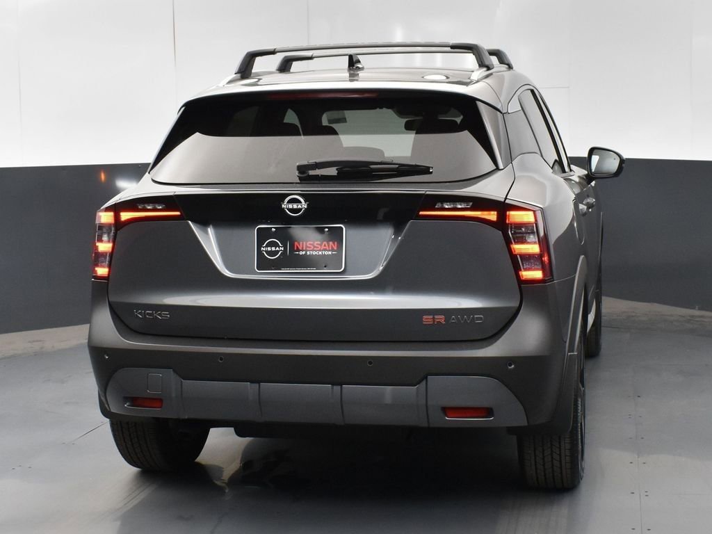 New 2026 Nissan Kicks SR w/ Cold Weather Package image 7