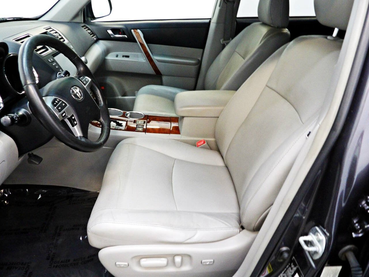 Used 2012 Toyota Highlander Limited w/ Tow Pkg AWD/4WD image 8