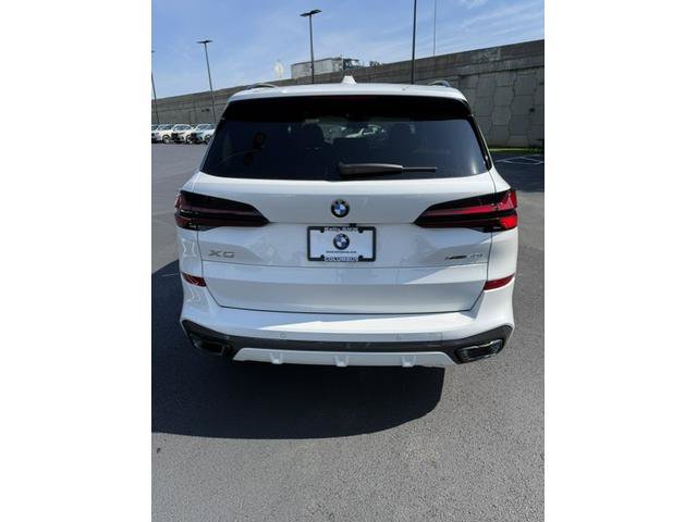 Used 2026 BMW X5 xDrive40i w/ M Sport Package AWD/4WD image 4