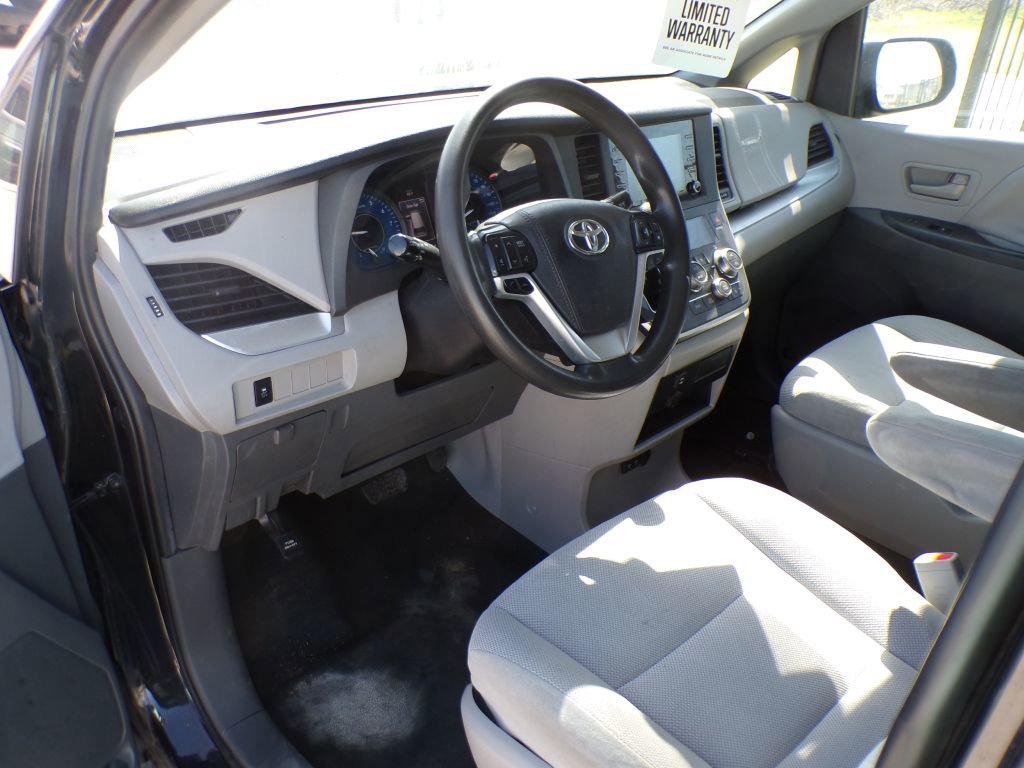Used 2020 Toyota Sienna L image 16