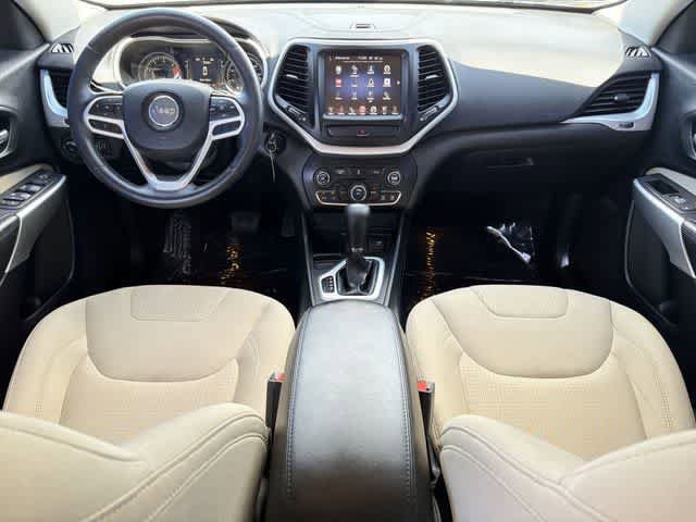 Used 2017 Jeep Cherokee Latitude FWD image 12