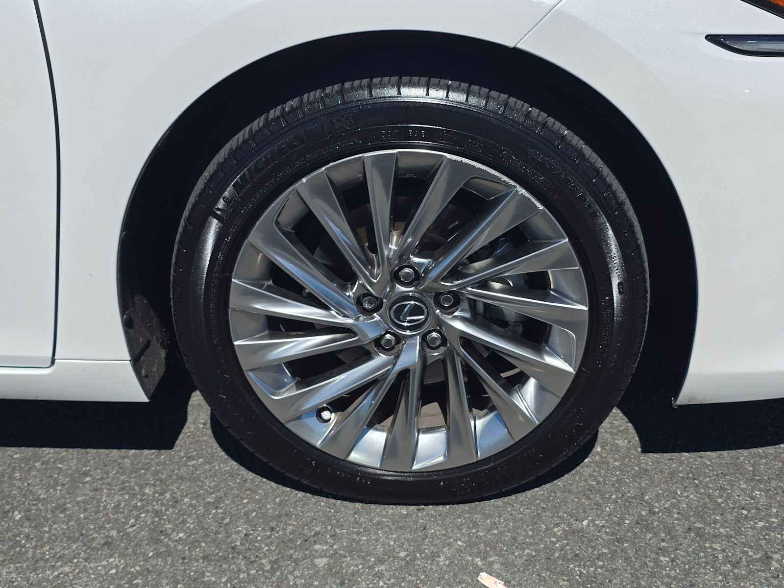 Used 2021 Lexus ES 300h w/ Accessory Package 2 FWD image 9