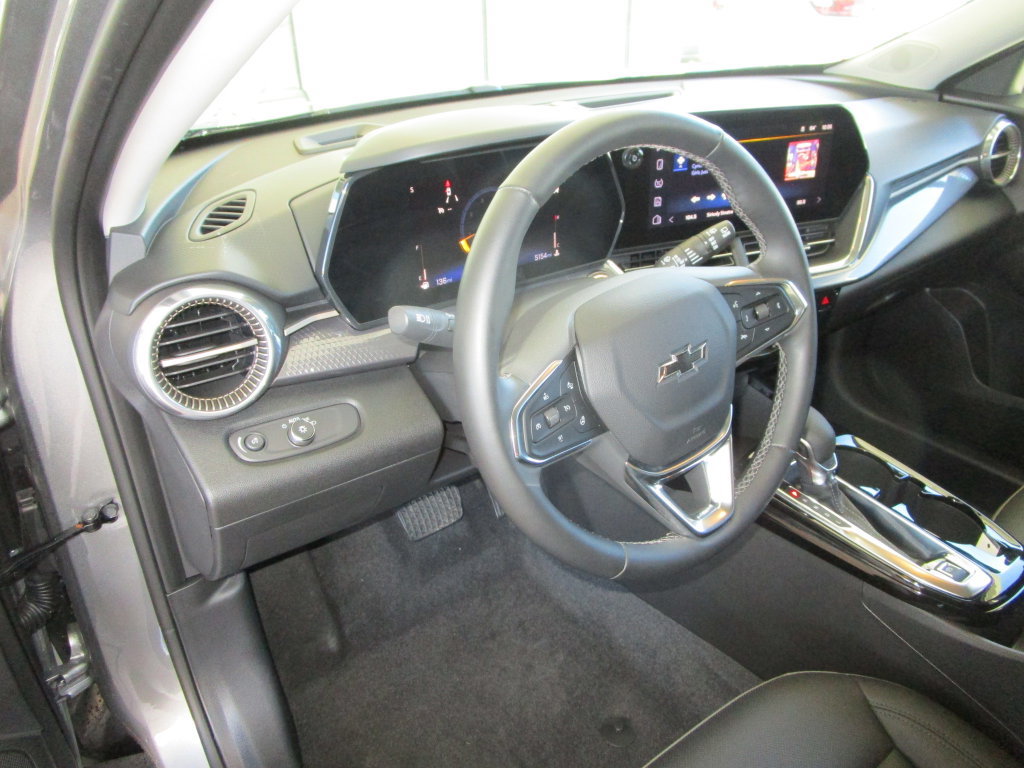 Used 2025 Chevrolet Trax ACTIV FWD image 20