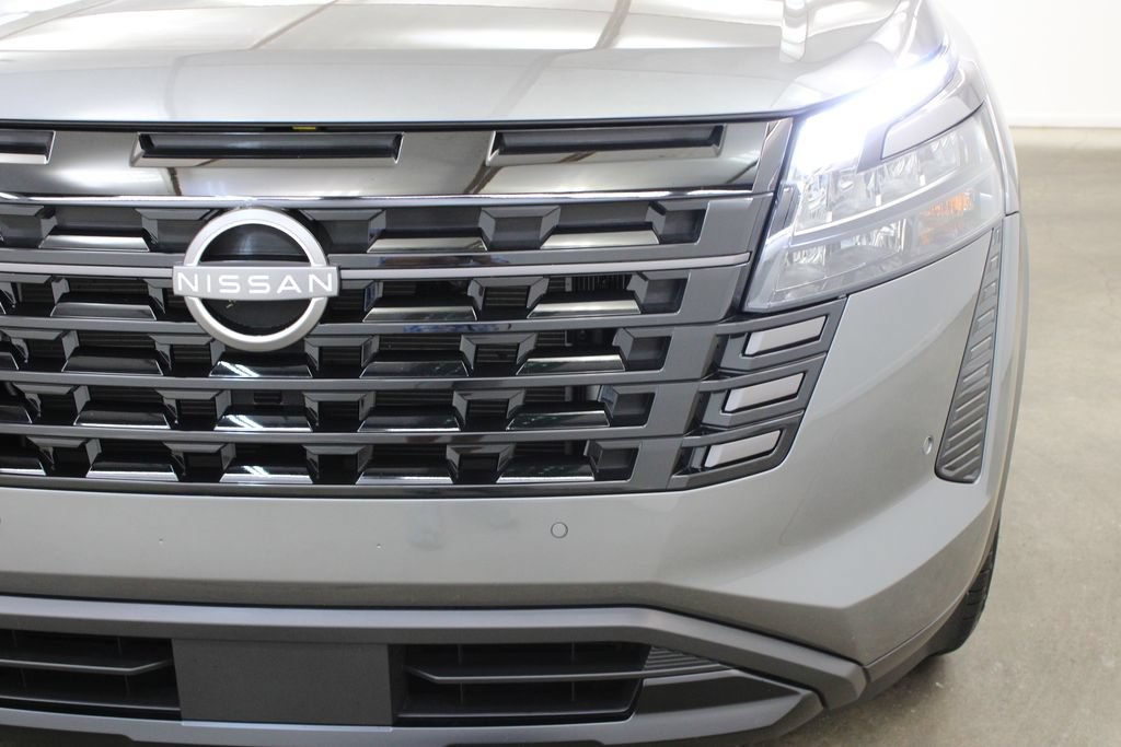 Used 2026 Nissan Pathfinder SV FWD image 8