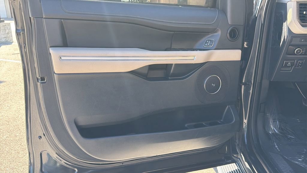 Used 2023 Ford Expedition Max Limited RWD image 13