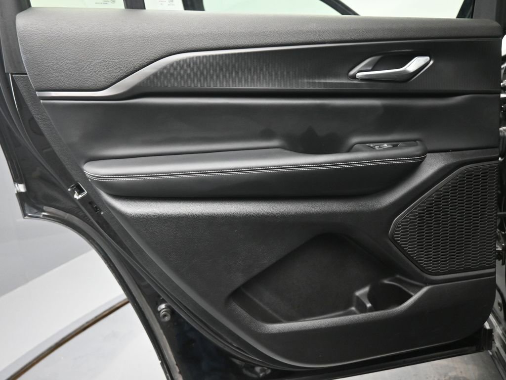 Used 2024 Jeep Grand Cherokee L Laredo w/ Luxury Tech Group I image 14