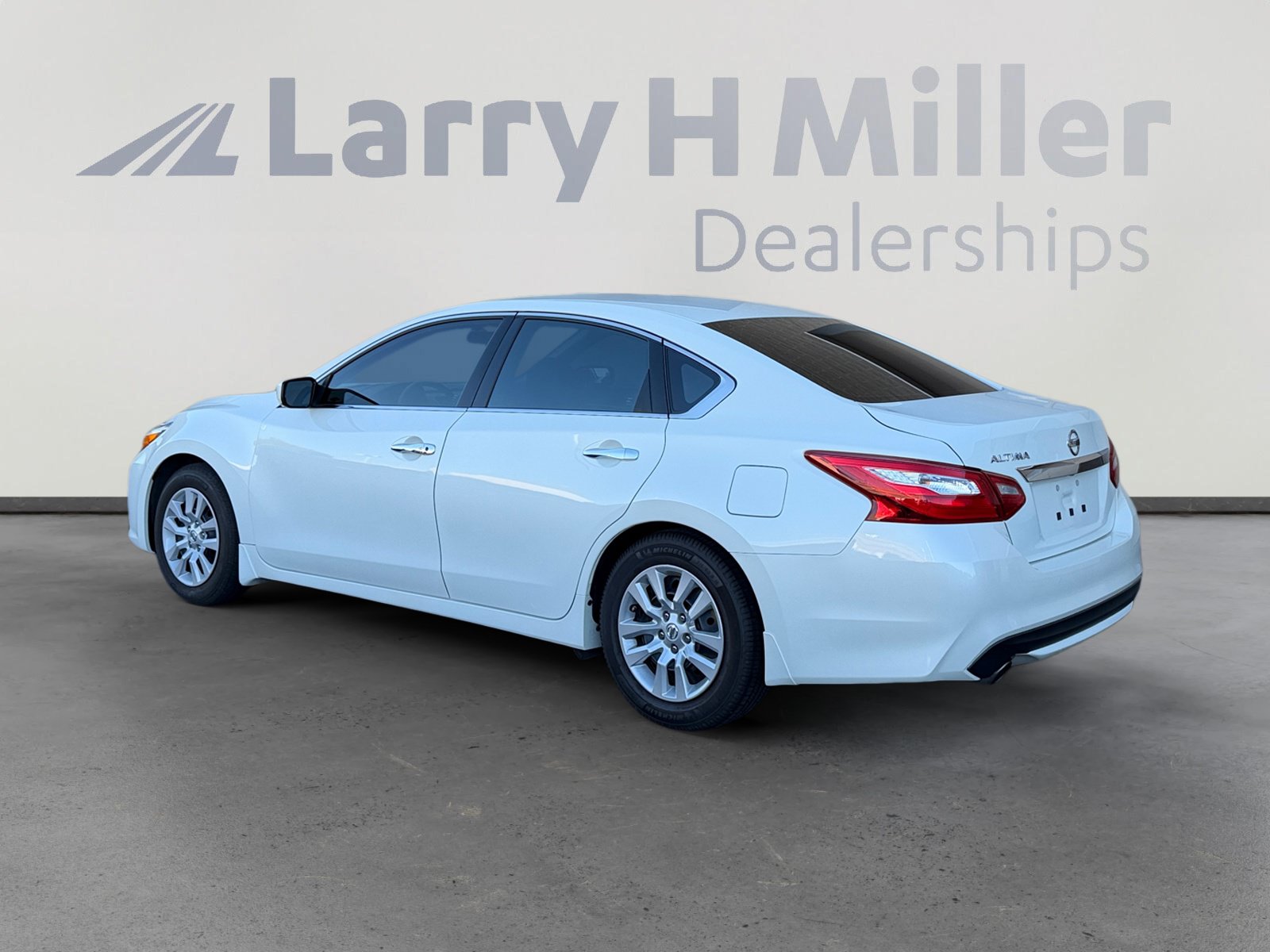 Used 2017 Nissan Altima 2.5 S w/ Power Driver Seat Package FWD image 3