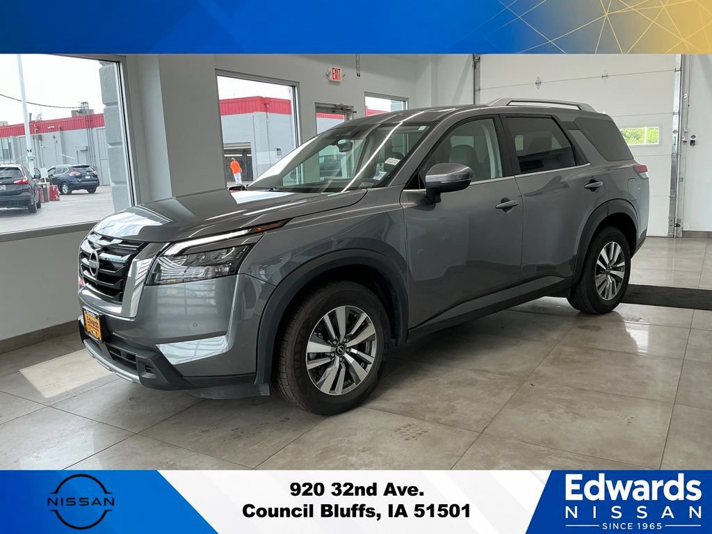 Used 2025 Nissan Pathfinder SL AWD/4WD image 4