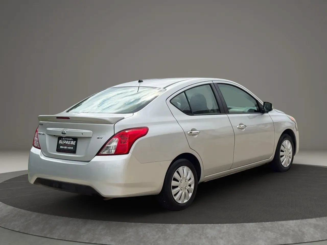 Used 2019 Nissan Versa SV FWD image 3