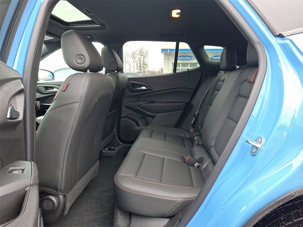 Used 2024 Chevrolet Trax RS w/ Sunroof Package image 13