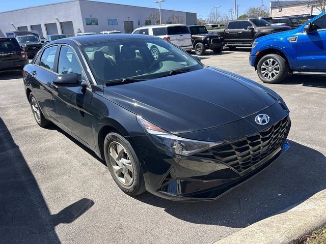 Used 2023 Hyundai Elantra SE image 3