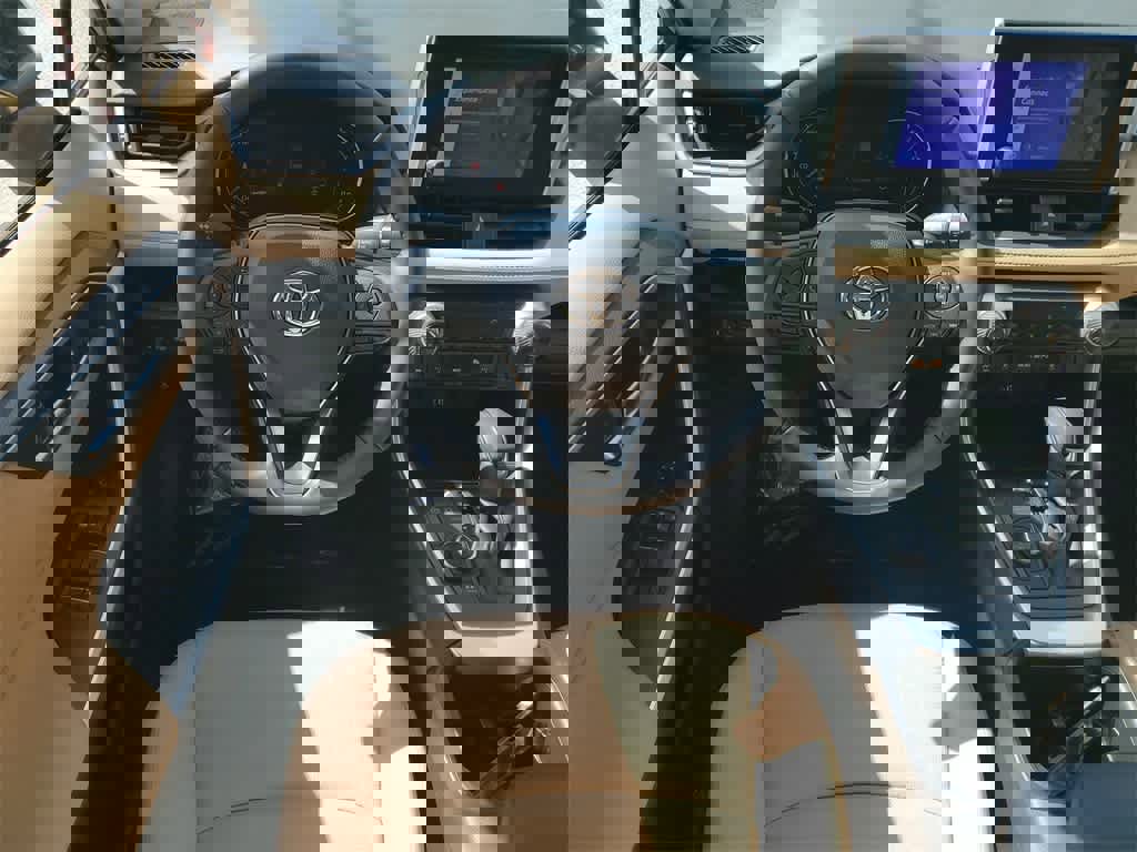 Used 2025 Toyota RAV4 XLE w/ Convenience Package image 15