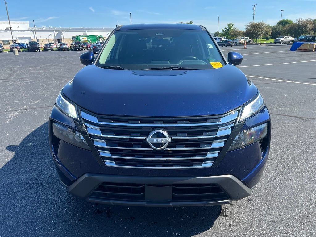 Used 2025 Nissan Rogue SV AWD/4WD image 6